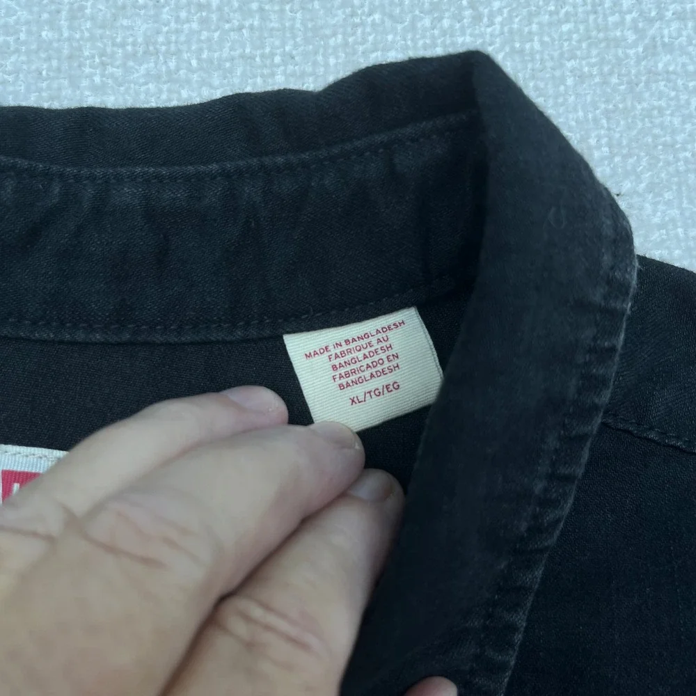 Levis Mens XL Standard Western Shirt Black Denim Pearl Snap Long Sleeve Pockets